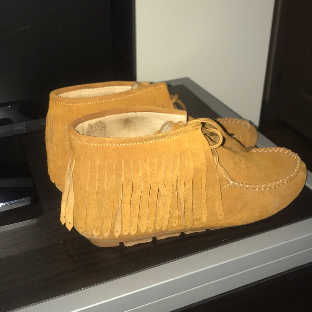 Fringe moccasins, barley warn!!
